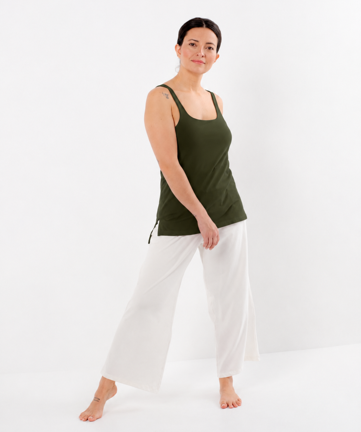 Set Padma: Top verde + Pantalón crudo